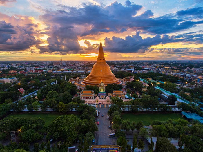 1. Wat Phrathom Chedi